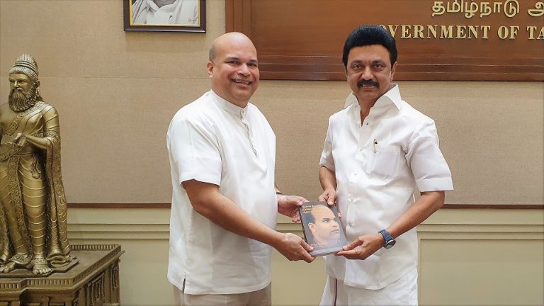 මහ කොමසාරිස් මිලින්ද මොරගොඩ තමිල්නාඩු මහඇමතිවරයා හමුවට
