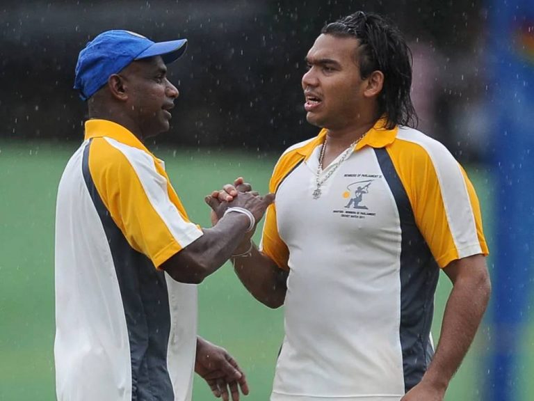 ෆේල් වෙලා, ෆේල් වෙලා ටීම් එකෙන් කැපුනා නං වෙන ක්‍රීඩාවක් හොයා ගන්න – සනත්ගෙන් නාමල්ට ටොක්කක් !