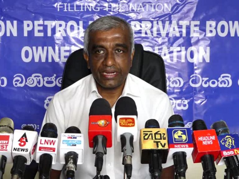 අලුත් අවුරුද්දේ ජනතාව තෙල් පෝලිමේ තබා සිදුකළ ඉන්ධන ජාවාරම හෙළිවෙයි! (VIDEO)