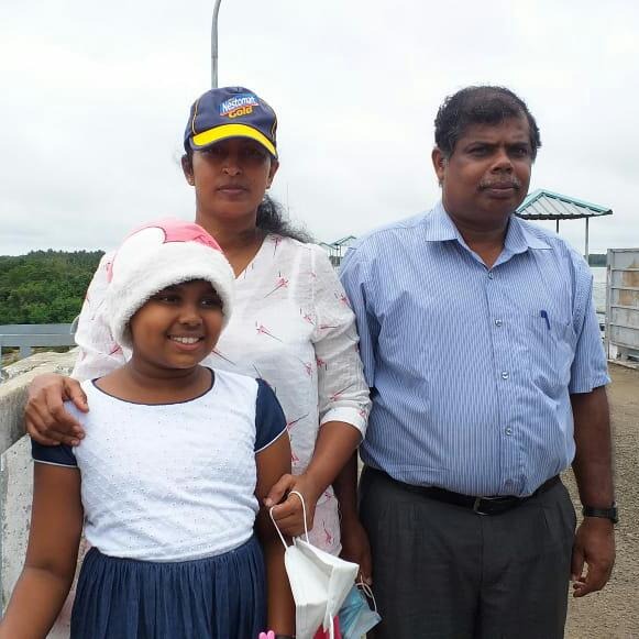 අනුර බණ්ඩාර කඩුල්ලට හේත්තු වීම