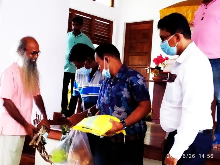 තිඹිරිගෙදරින් කොළොන්නාවේ නෑයන්ට ඇරයුමක්