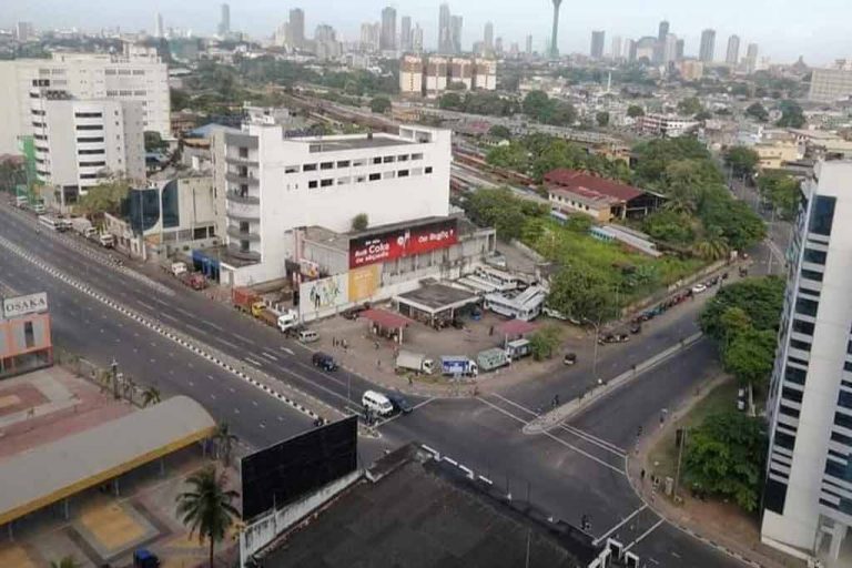ඉන්ධන නැතිකමෙන් වාහන අඩුවෙයි. මාර්ග හිස්වෙයි ….