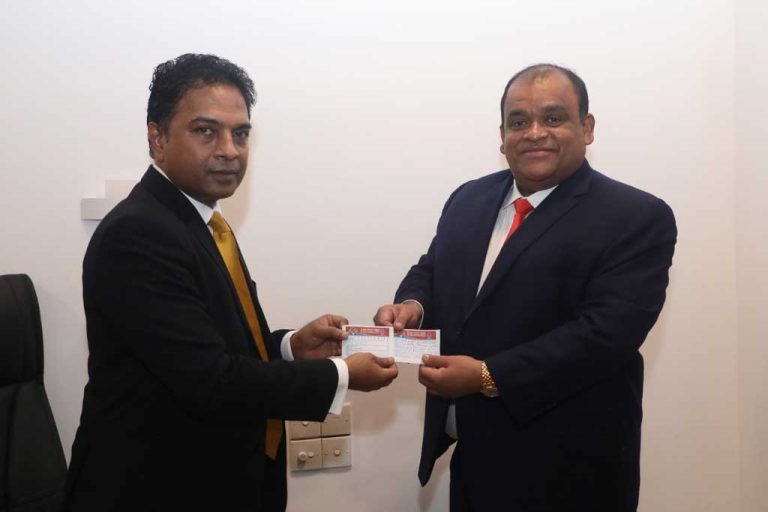 ධම්මික පෙරේරා පොහොට්ටු සාමාජිකත්වය ගනී …