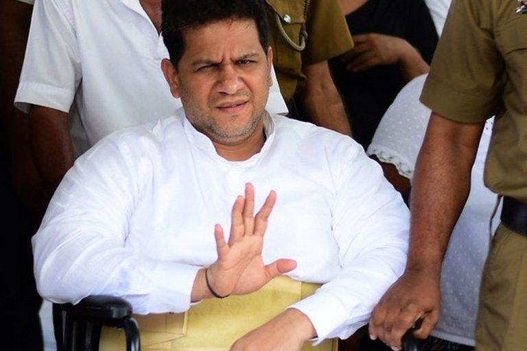 බන්ධනාගාර නිළධාරීන්ගේ රැකවල් මැද දුමින්ද තවමත් ජ’පුර රෝහලේ !