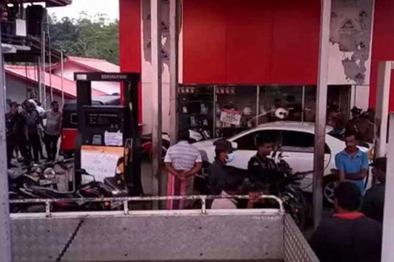 ඉන්ධන පිරවුම්හලක් අසල පිහි ඇනුමකින් හමුදා සෙබළෙකුට තුවාල