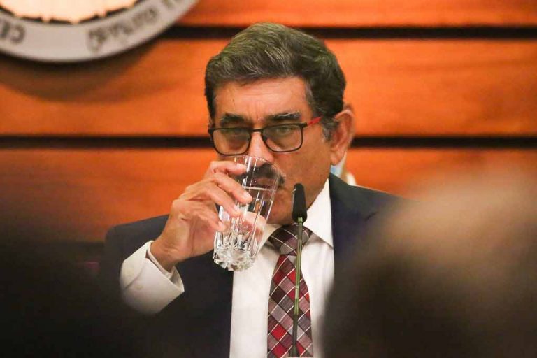 නන්දලාල් මැතිතුමනි, ඔබ නිවැරදියි. ඔහොම්ම කරගෙන යන්න … !