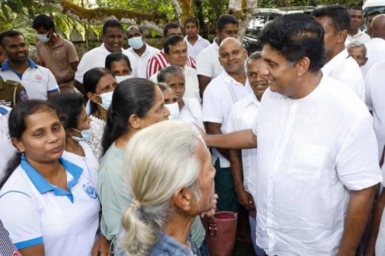ජනතාවට තම තමන්ගේ බරත් පාලකයින්ගේ බරත් දෙකම කර තියාගෙන යන්න වෙලා – සජිත් (VIDEO)
