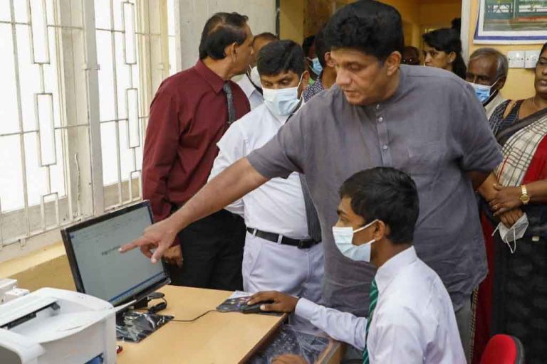 සක්වල 21 අදියර : සජිත්ගෙන් ශ්‍රී රතනසාර විදුහලට පරිගණක පරිත්‍යාගයක් (Photos)