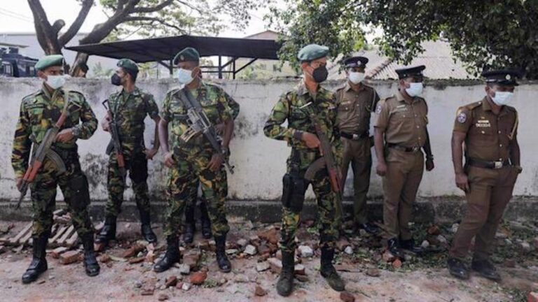 ත්‍රිවිධ හමුදාපතිවරුත් ආරක්ෂාව තර කරගනී!