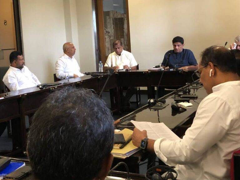 සජිත් අදත් තීරණාත්මක සාකච්ඡාවක –  පොහොට්ටු මන්ත්‍රී පිරිසකුත් එක්වෙයි