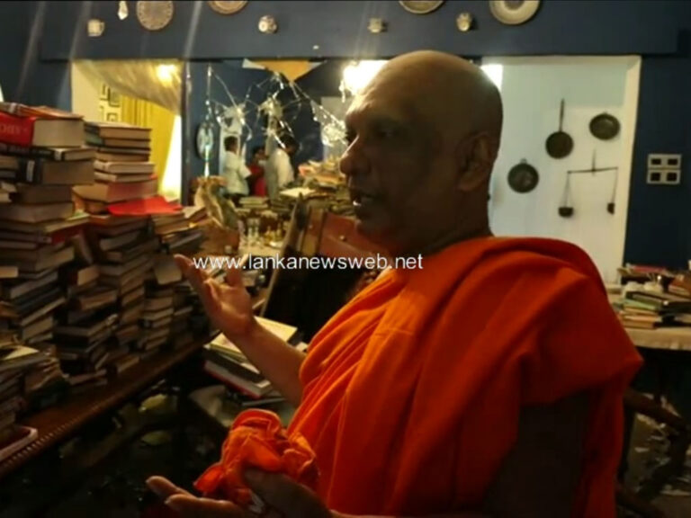 ගිනිබත් වූ අගමැතිවරයාගේ නිවසේ නවතම දර්ශන (VIDEO)