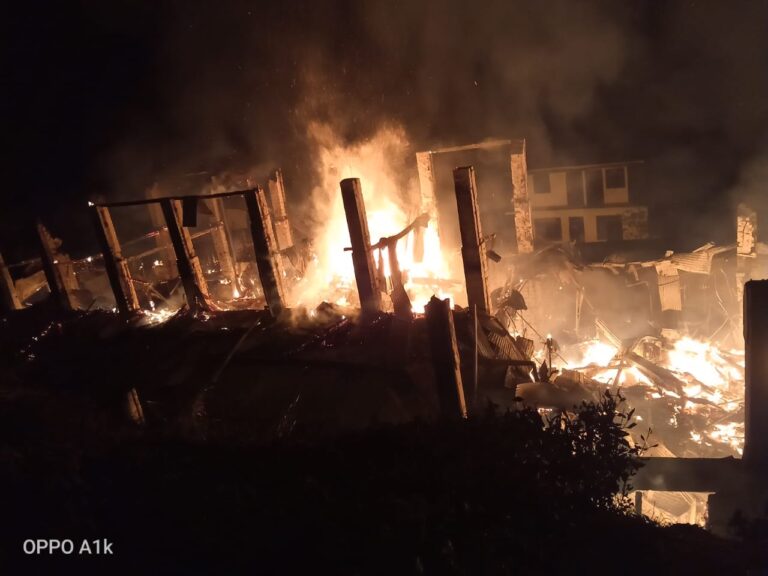 පුස්සැල්ලාව රයිලන් තේ කර්මාන්ත ශාලාව ගිනි ගෙන සම්පුර්ණයෙන් විනාශයට  පත්වෙයි