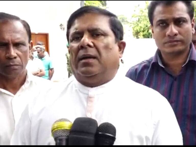 අගමැතිතුමාට ඉවත් වෙන්න බැහැ.ව්‍යවස්ථාව අනුව කටයුතු කරයි – වජිර (VIDEO)
