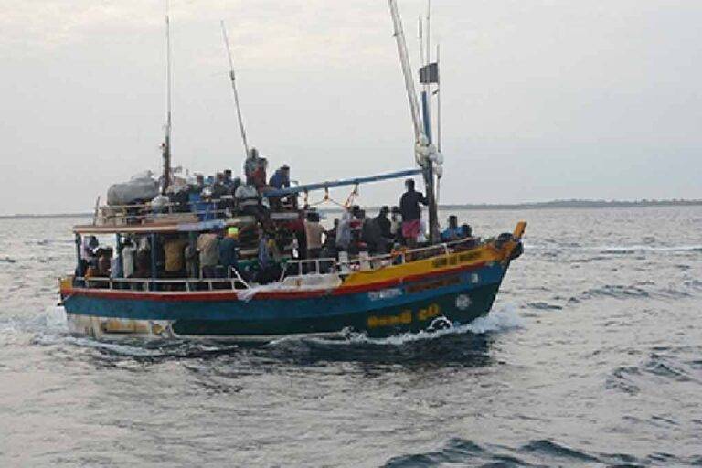 බෝට්ටුවෙන් ඕස්ට්‍රේලියා පනින්න හැදූ තවත් 77ක් අත්අඩංගුවට