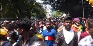 මල්පාරේ දැඩි උණුසුම් තත්ත්වයක් – පොලීසිය සහ හමුදාව විරෝධතාකරුවන්ට වටකර පහර දෙයි!
