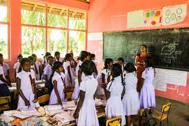 නොවැම්බර් තෙක් පාසල් නිවාඩු අවලංගුයි – ලබන සඳුදා සිට අඛණ්ඩව පාසල් පැවැත්වීමේ තීරණයක්
