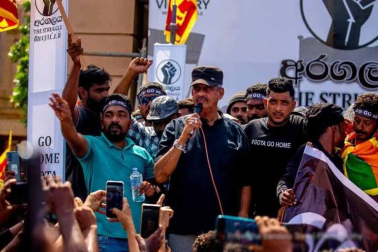 රනිල් ආවත් සජිත් ආවත් අගමැති ෆොනී !!
