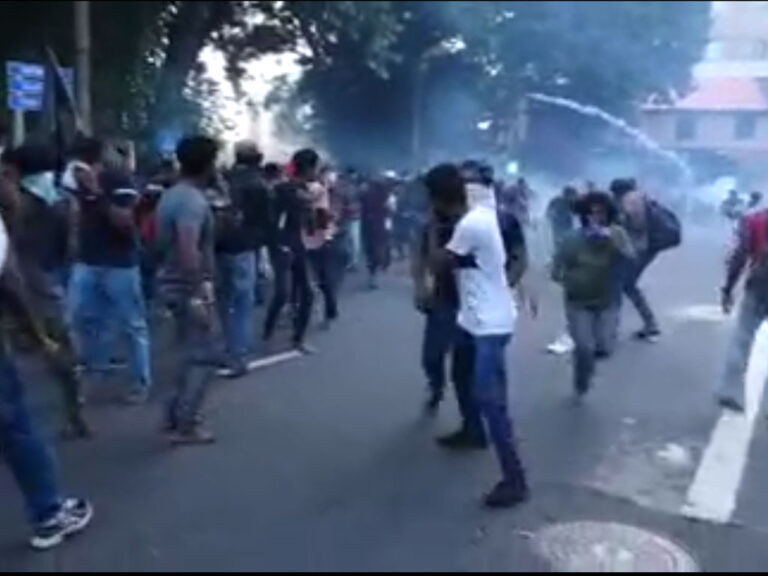 අන්තරේ පාගමන කොළඹදී කඳුළු ගෑස් ගසා පිළිගනී! (VIDEO)