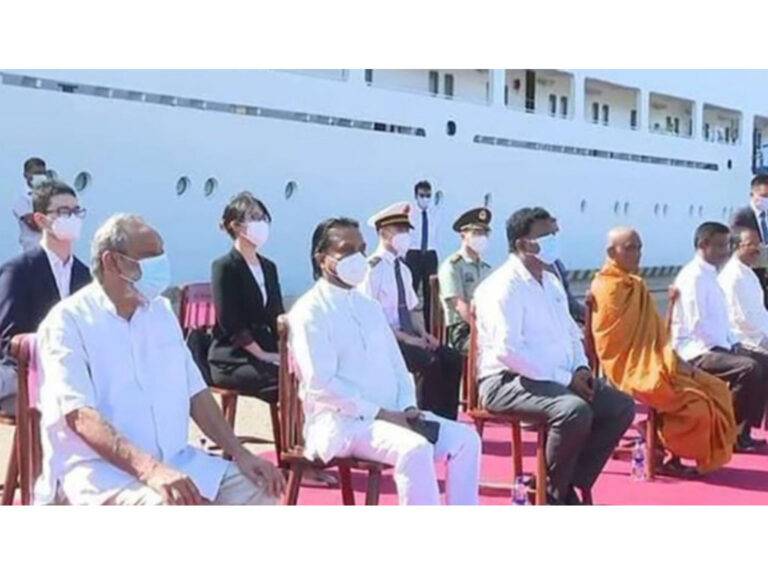 චීන නැව වැඳ පුදාගන්න විමල්, වාසු, රතන හිමි හම්බන්තොටට