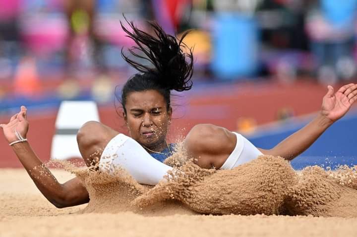 දුර පැනීමෙන් සාරංගි අසල්වැසියාට ඉදිරියෙන්
