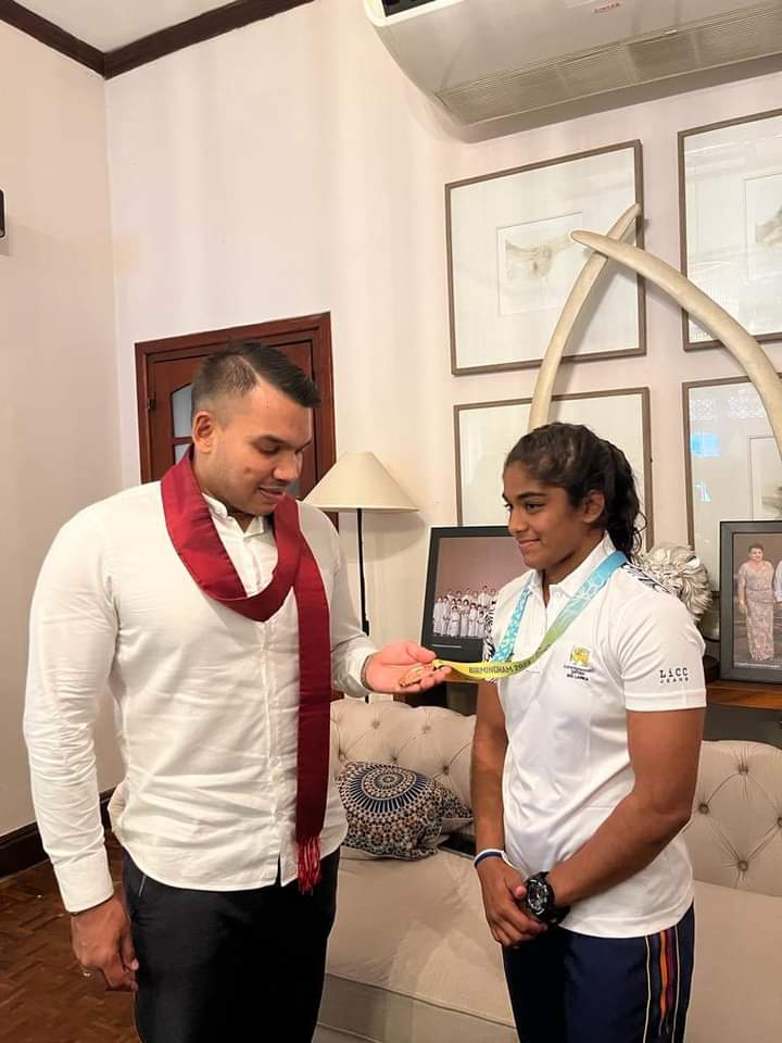 හංගේරියා දැණුමෙන් ඕස්ට්‍රේලියාව උස්සා පොළවේ ගැසූ නෙත්මි ලංකාවෙ දැණුමෙන් දණින් වැටෙයි