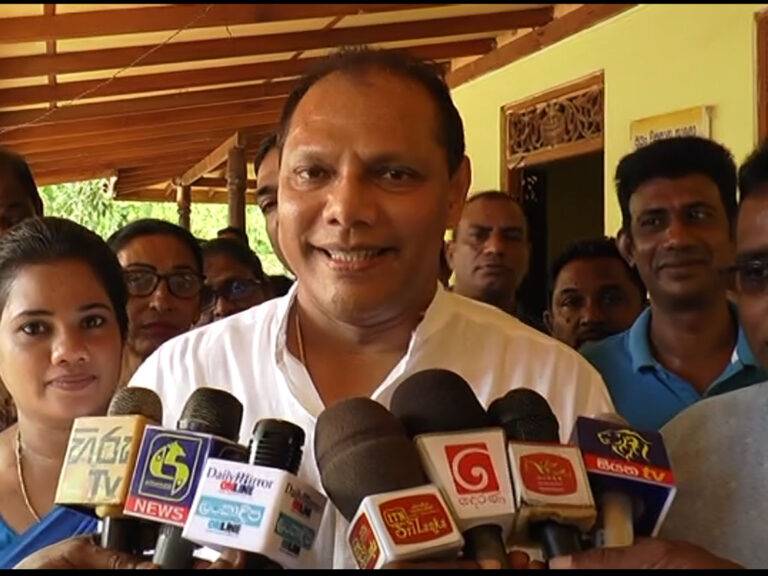 ජොන්ස්ටන්ලා,රෝහිතලා එක්ක වැට පනින්න පෙර ශ්‍රීලනිපයෙන් ජනපතිට ප්‍රශ්නයක්! (VIDEO)