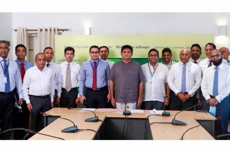 විපක්ෂ නායක සජිත් සහ බැංකු වෘත්තීයවේදීන් අතර විශේෂ සාකච්ඡාවක් (Photos)