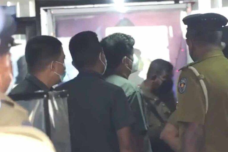 අත්අඩංගුවේ සිටින ස්ටාලින් ගැන සොයාබැලීමට විපක්ෂ නායකවරයා කොටුව පොලිසියට