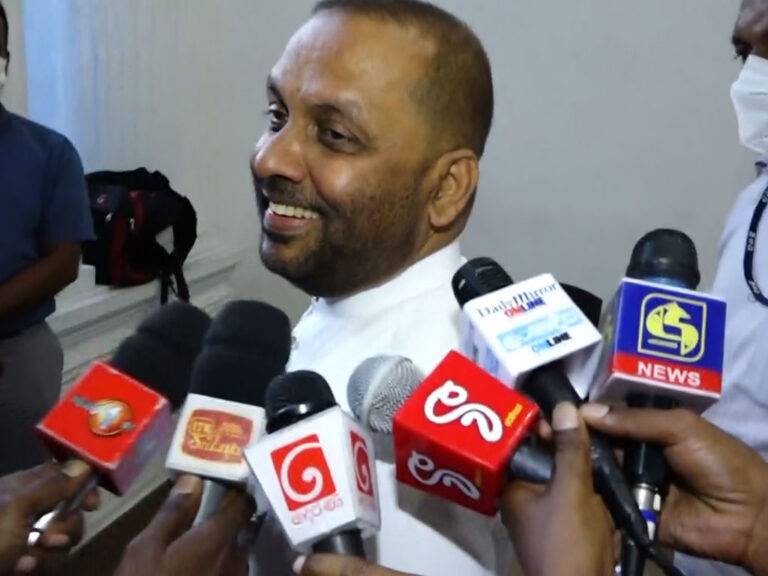 අපිව මොකටද අනේ මහාචාර්ය තුමාගෙන් ගන්න -මෛත්‍රී පල නොකියාම පලා බෙදලාද? (VIDEO)
