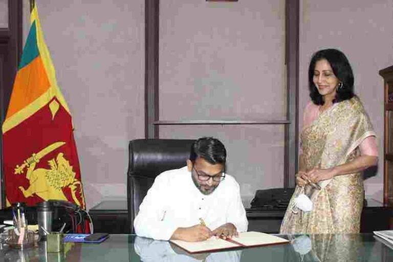 විදේශ කටයුතු රාජ්‍ය අමාත්‍ය තාරක බාලසූරිය ධුරයේ වැඩ භාරගනී