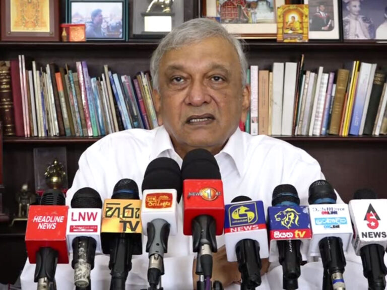 ජනතාවගේ ප්‍රශ්න විසදන්න කලින් ඇමතිවරු තමන්ගේ ප්‍රශ්න විසඳාගත්තා! (VIDEO)