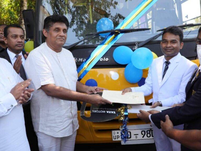 මොනරාගල රාජකීය දරුවන්ට සජිත්ගෙන් බස් එකක් තෑගි