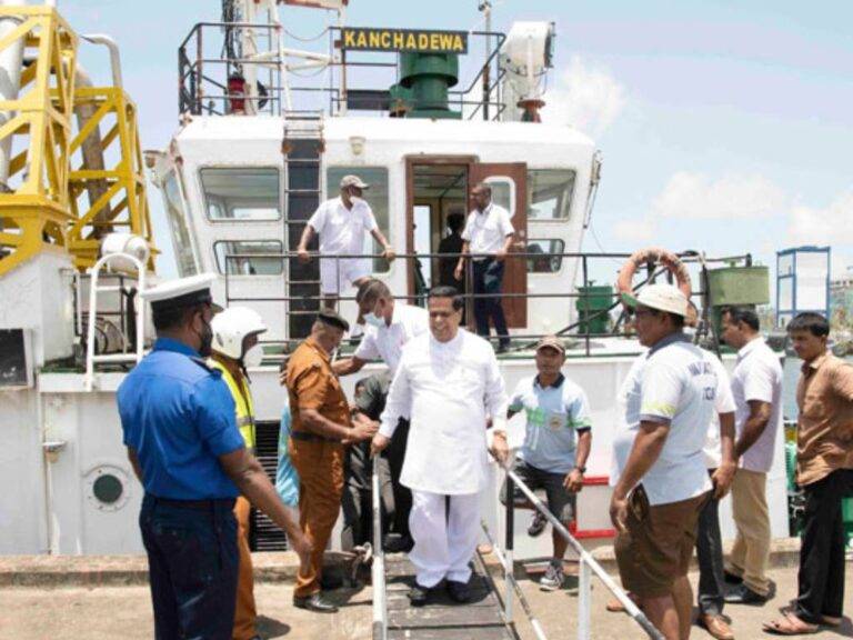 ගාල්ල වරාය බාරගන්න ආයෝජකයන් තුන් දෙනෙක් !
