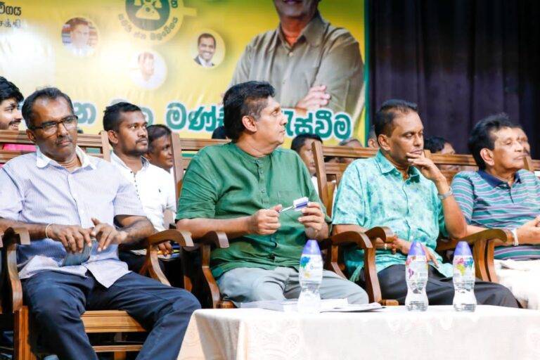 රට බංකොලොත් කළ කපුටන් ඇමරිකාවට යනවා. රට වෙනුවෙන් අරගල කළ තරුණයින් හිරගෙදරට දක්වනවා!