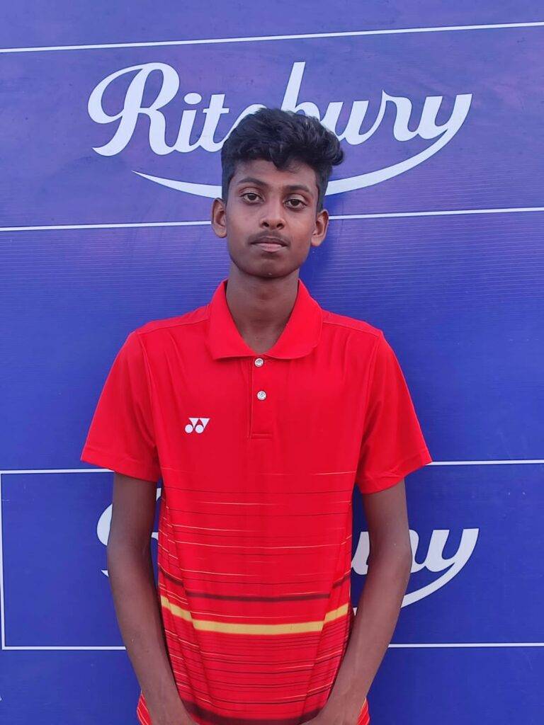 බොහෝ දෑ නැතිව බොහෝ දෑ දිනන අලි උඩින් උස දකින දෙනෙත්