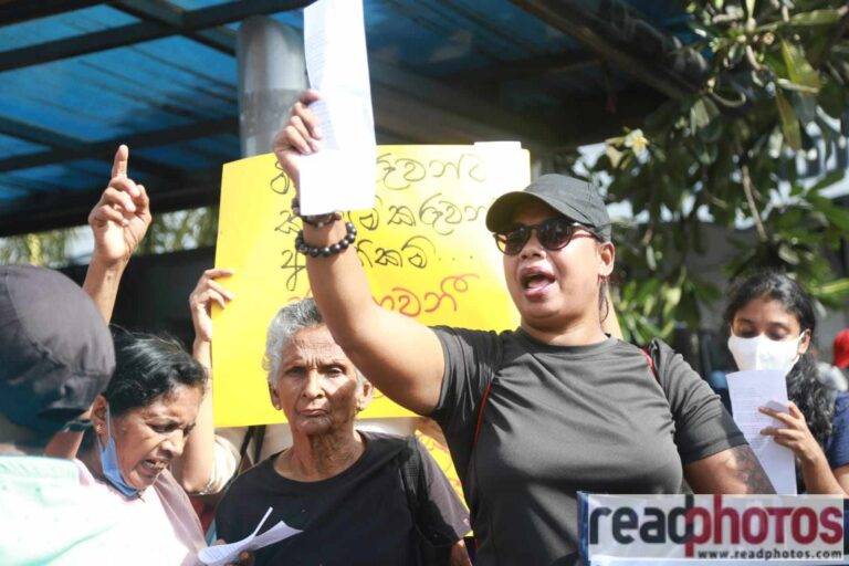 අරගලය මර්දනයෙන් යටපත් නොකරනු! කාන්තාවන් හඬ නඟයි!
