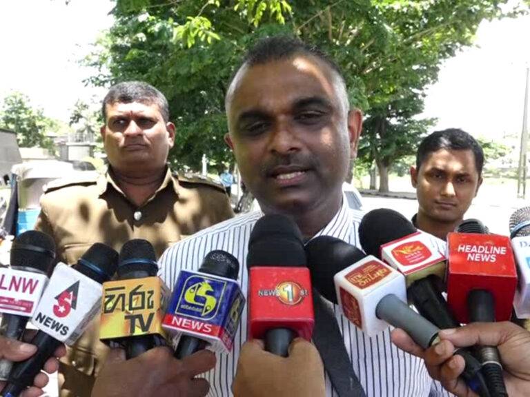 සෞඛ්‍ය ඇමති නැහැ කියන ත්‍රිපෝෂවල ඇපලටෝක්සින් කතාවේ ඇත්ත මෙන්න (VIDEO)