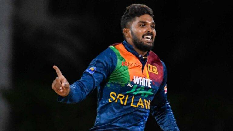 වනිඳුට අවසාන තරගයේදී කඩුලු ත්‍රිත්වයකට අවස්ථාව