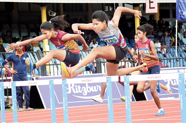 මද අඳුර අඳුරටම හැරීම