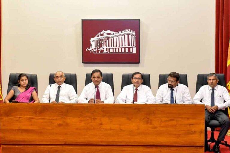 ජනපති අපට උපදෙස් දීලා තිබෙන්නේ කිසිම කෙනෙක් කුසගින්නේ තබන්න එපා කියලා – සුරේන්