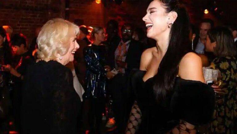 බුකර් ත්‍යාග ප්‍රදානෝත්සවයට ආ Dua Lipa ට හමු වූ අමුත්තිය!