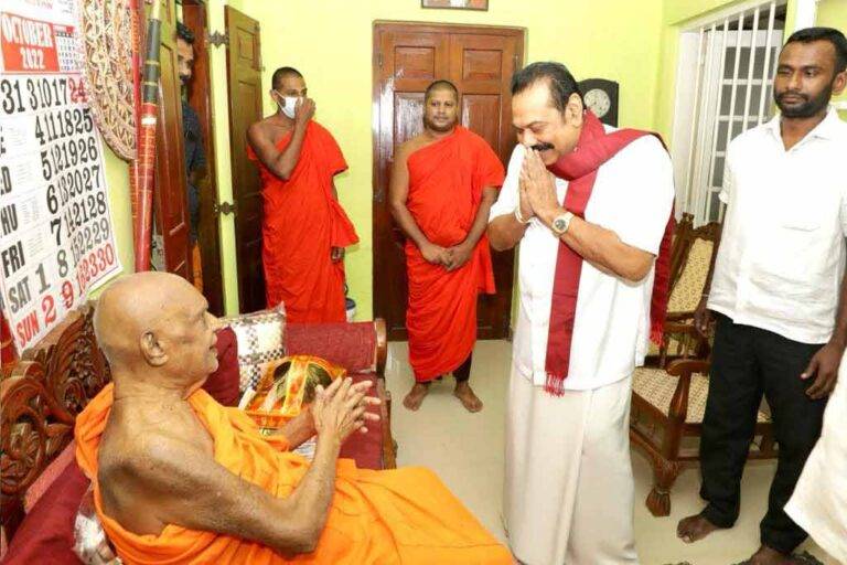 මහින්ද යළිත් පන්සල් යන්න, ළමයි වඩාගන්න පටන් ගනී …