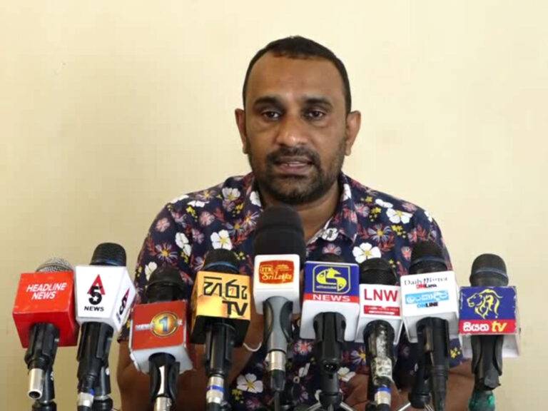 රාජපක්ෂලා එලෙව්වා වගේ රනිල්වත් එලවනවා! (VIDEO)