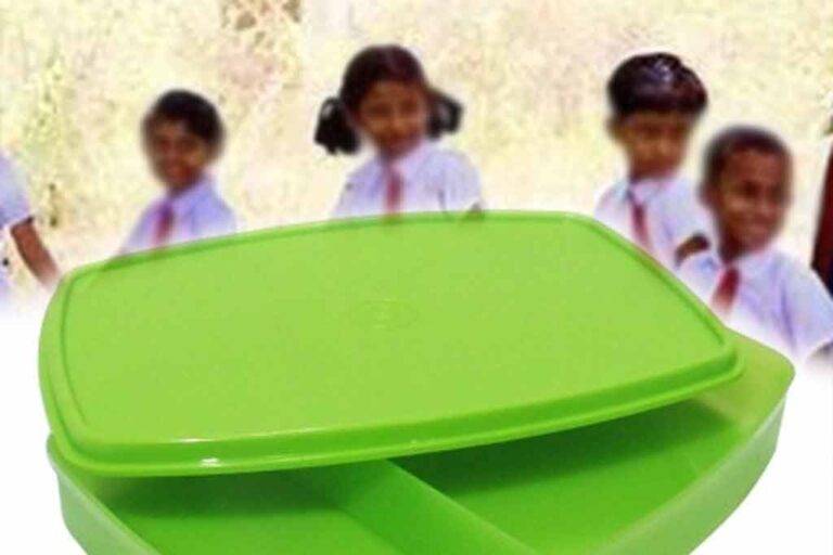 හිස් කෑම පෙට්ටියක් රැගෙන ආ දරුවෙක් ….