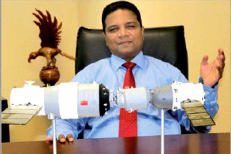 ලංකාවේ ඇත්තම බල ශක්ති ඇමති කංචන ද, මනිවානන් ද?