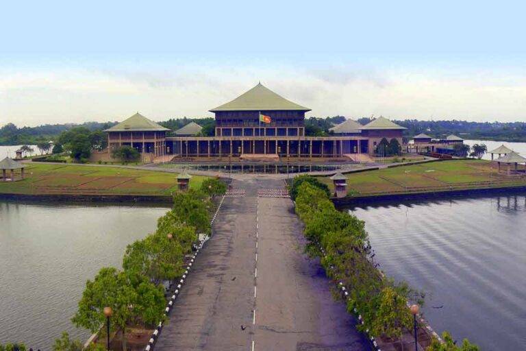 අද පැවැත්වීමට නියමිතව තිබුණු විශේෂ පක්ෂ නායක රැස්වීම කල්දමයි