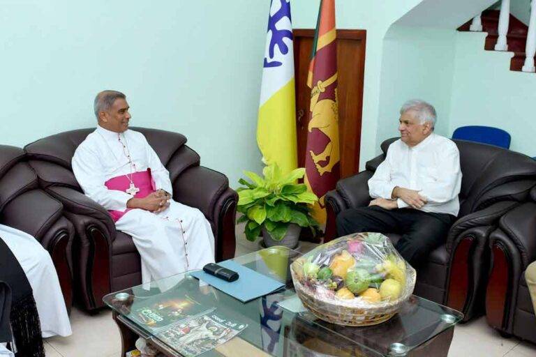 ජනපති රනිල් කුරුණෑගල රදගුරු හිමියන් බැහැදකී