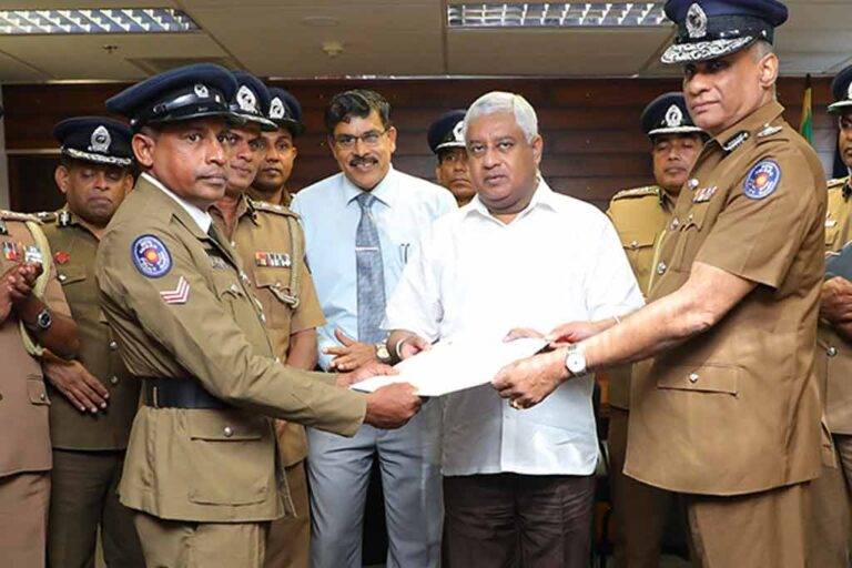 ලක්ෂ 223 කොල්ලය වැළැක්වූ පොලිස් සැරයන්ට උසස්වීමක් සහ මුදල් ත්‍යාගයක්
