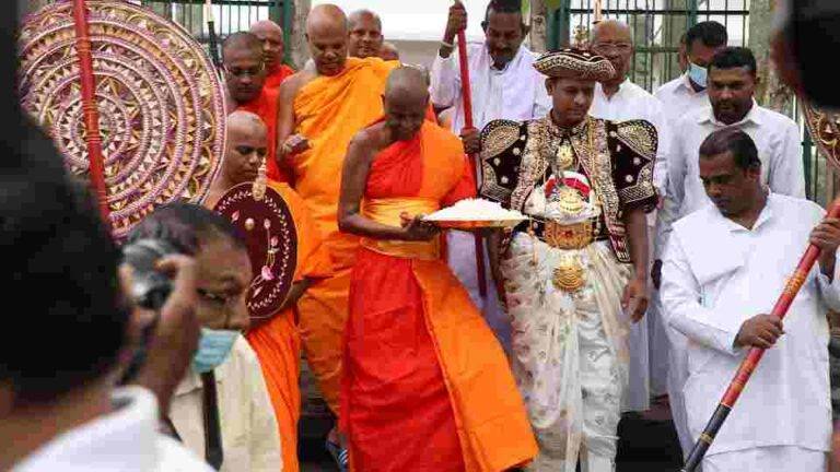 අභිනව අටමස්ථානාධිපති  පූජ්‍ය පල්ලේගම හේමරතන නාහිමියෝ වැඩ භාර ගනිති!