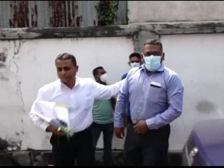 ඕමාන මිනිස් ජාවාරම:CID අත්අඩංගුවට ගත් තානාපති නිලධාරියා අධිකරණ වෛද්‍යවරයා හමුවට (VIDEO)
